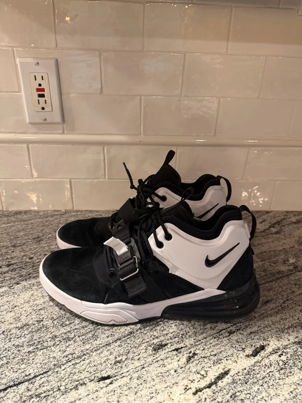 Men’s Nike Air Force 270 AH6772-006 Size 10 - Picture 3 of 10